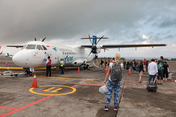 Mein Start vom Flugplatz bei Denpasar auf Bali zu der abenteuerlichen Tour auf die Inseln zu den Waranen