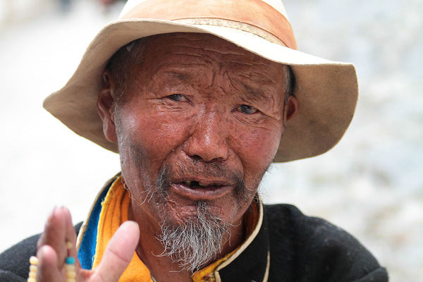 Pilger beim Kloster Tashilhunpo in Shigatse, der Residenz des Panchen Lama.