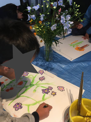 幼児クラス　お花をよく観察して描こう