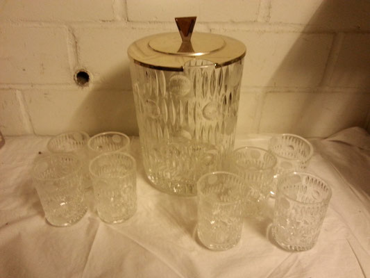 Bowleservice Glas oder Kristallglas 8 Becher  15,- Euro