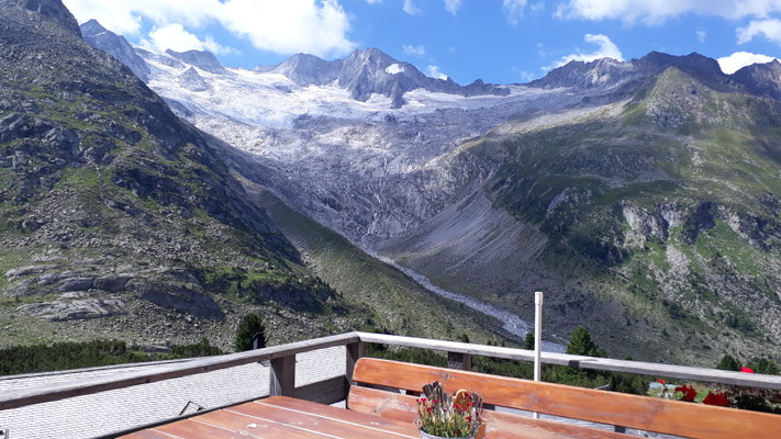 Berlinerhütte mit Blick zum Gletscher