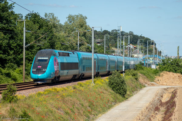 Le TGV OUIGO n°7623 reliant Nantes à Paris Montparnasse est vu à Mauves sur Loire, le 25-05-2020.