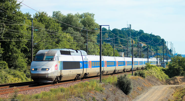  Rame n°330 en tete du train n°8913. Ce train est à destination du Croisic et des Sables d'Olonnes , 24 Aout 2019. 