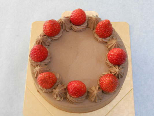 チョコ生デコレーションケーキ