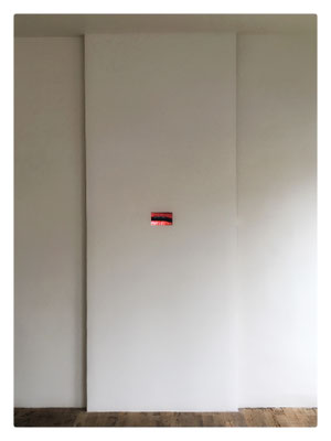 Confidences / 2019 / Installation vidéo / Vidéo MP4 couleur, 12'58'', sonorisée, diffusée en boucle / 10x17 cm l’écran / 300x120x11 cm l'ensemble (avec Isabelle Le Morvan)