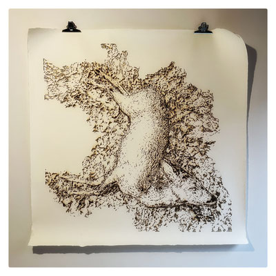 Clairière / 2024 / Brûlures et fumées sur papier Artistico de Fabriano, pinces à monter / 140,5x140,5 cm