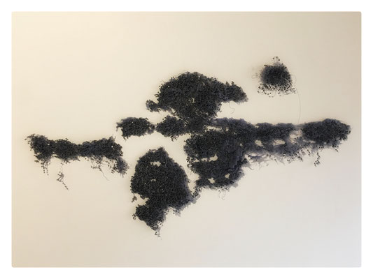 Réduction / 2023 / Plomb de pêche, fil de nylon / Dimensions variables   