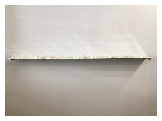 Cimes / 2023 / 55 éléments / Moulages en plâtre, miroirs / 7x224x25 cm l’ensemble   