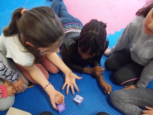 Création et jeu autour des dés à émotion, atelier philo avec les enfants, LaboPhilo