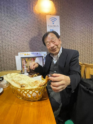 ナンの美味しさにこの笑顔
