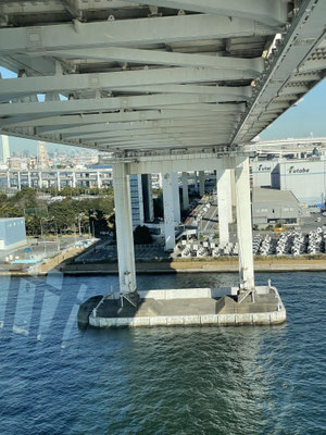 巨大な橋梁