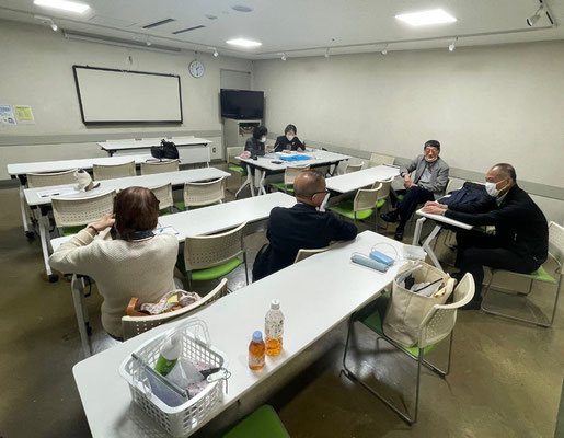 「印鑑を持っていかねばと夢を見た」という話に和みます。
