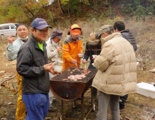  昼食（廣本さん差し入れの焼肉）