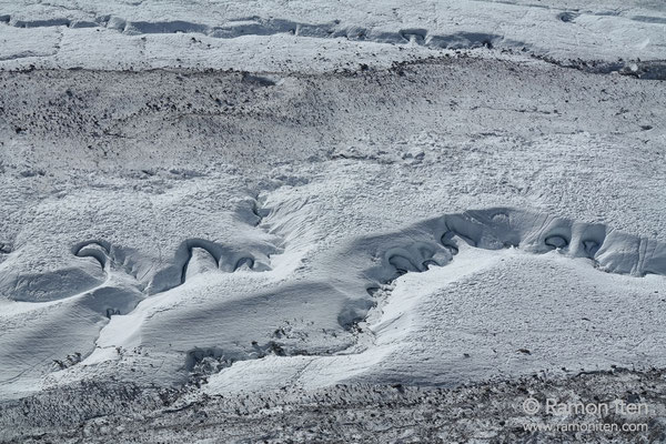 Gefrorene Mäanderlandschaft unterhalb Gornergrat