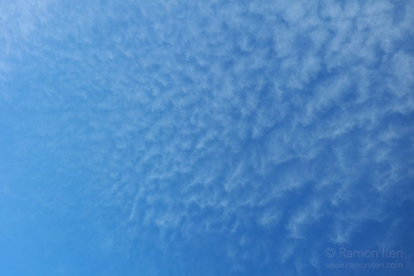 Sich bildende Schäfchenwolken