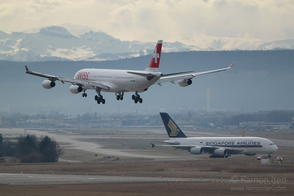 A340 of swiss approaching - A380 of Singapore Airlines before takeoff (Zurich Airport)