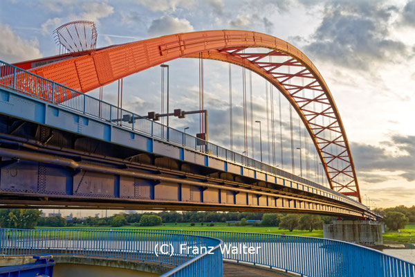 "Brücke der Solidarität in Duisburg-Rheinhausen (7-39572)"
