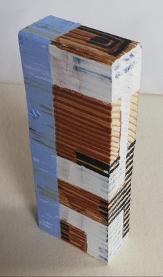 Tabla 6.  9x3.61x1.8cm. Latex+pigments on wood
