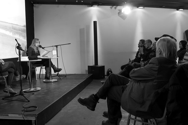 Autorinnenlesung mit Malina Bura in Berlin Mitte im Dezember 2023 