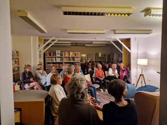 Lesung von Malina Bura und ihrem Roman "Der Geschmack meiner Jugend" in der Bibliothek Seehausen (Altmark), Oktober 2024
