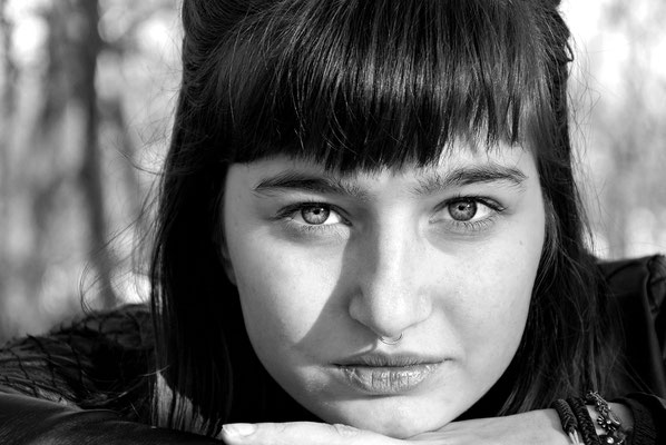 Malina Buras Ausstellung zeigt intime Einblicke in stille seelische Kämpfe