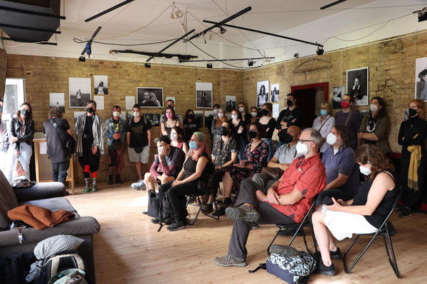 "Wenn wir fallen - Depression & Soziale Ängste" 2022 im "Laden" in Berlin Friedrichshain