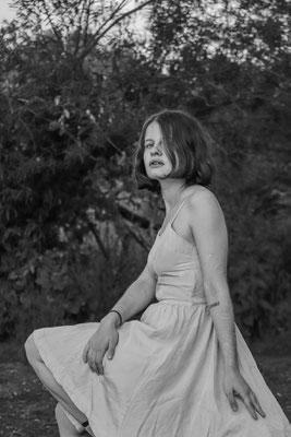 Schwarz-weiß Portrait von Malina Bura zum Thema Depression