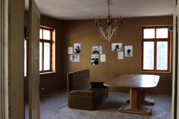 Fotoausstellung "Unsere Leben, unsere Ängste - was bedeutet der Rechtsruck für Betroffene?" in der Kulturnische Salzwedel 2024
