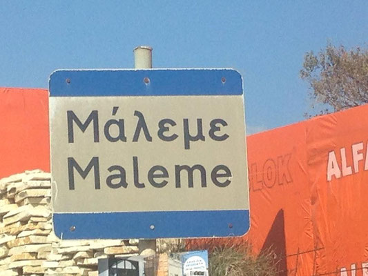 Après des années et des années de veines recherches, j'ai enfin retrouvé le fameux petit village grec qui avait inspiré à Claude François sa chanson "Je suis le Maleme".