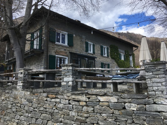 Wohlverdiente Rast im Grotto al Ritrovo sopra Brione
