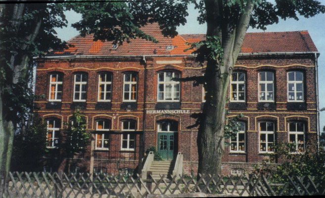 Hermannschule (um 2000)<br> <font size=1>aus "Gladbeck Unsere Stadt"