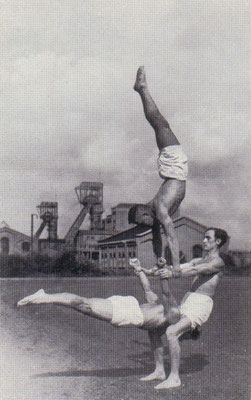 Turnergruppe des Turnvereins Gladbeck 1912 e.V. auf dem Sportplatz der Zeche Zweckel: Paul Krüger, Rudi Kowalski, A. Wallau <br><font size=1>aus "Gladbeck Unsere Stadt"