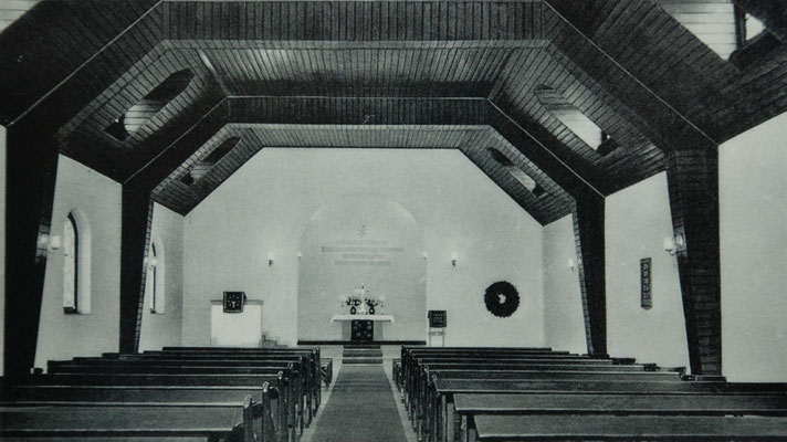 Evangelische Kirche, Innenansicht<br> <font size=1>Postkarte Hagen Fiebig