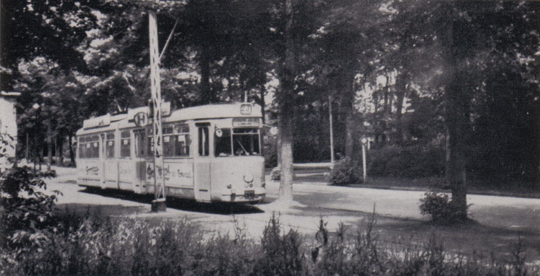 Endpunkt der Straßenbahn Linie 23 in Zweckel Ecke Arenberg- und Tunnelstraße (1965)<br> <font size=1>aus "Gladbeck Unsere Stadt"