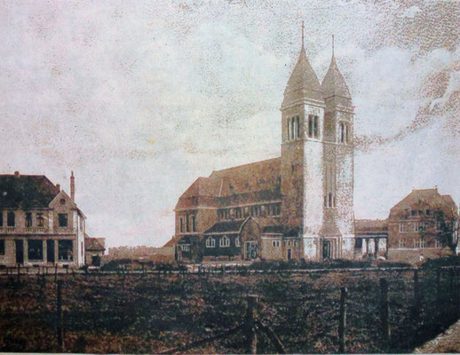 1913 wurde der Grundstein für den Bau der Herz-Jesu-Kirche gelegt - hier ein Fotoaus den ersten Jahre. <br><font size=1> &copy; Archiv WAZ