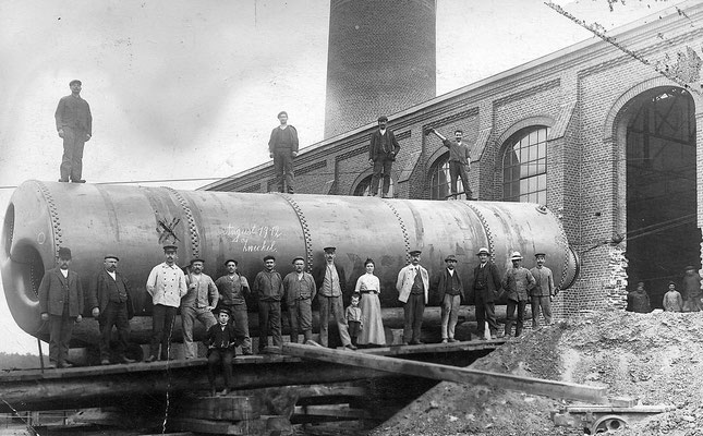 Kessel vor Maschinenhalle (1912)<br> <font size=1>aus "Gladbeck Unsere Stadt" Foto: Döppe