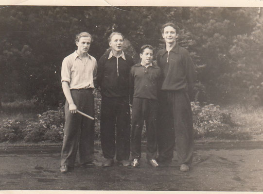 Siegreiche 4 x 100 m-Staffel beim Sportfest der Bergberufschule 1950<br><font size=1>Sammlung Alfred Künne