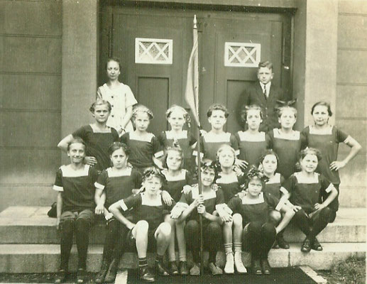 Mädchenklasse Pestalozzischule (1920)<br> <font size=1>&copy; W. Kwittek