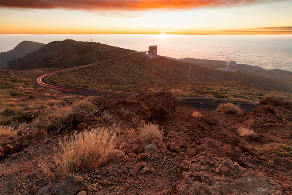 Roque de los Muchachos observatory II [15 mm / f11 / ISO 64 / 1/10 Sek. & 30 sec. / stack of 3 pics]