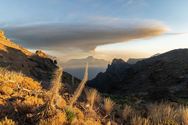 Cumbre Vieja volcano at daytime [15 mm / f13 / ISO 64 / 1/4 sec.]