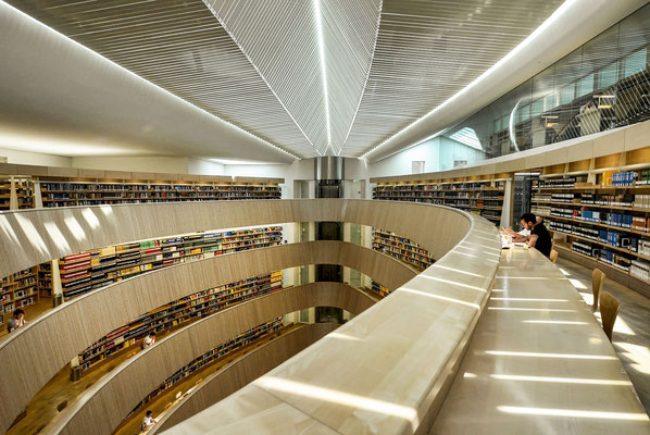 Bibliothek der juristischen Fakultät der Universität Zürich - by Santiago Calatrava