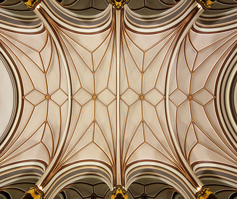 Rotes Rathaus - Blick zur Decke