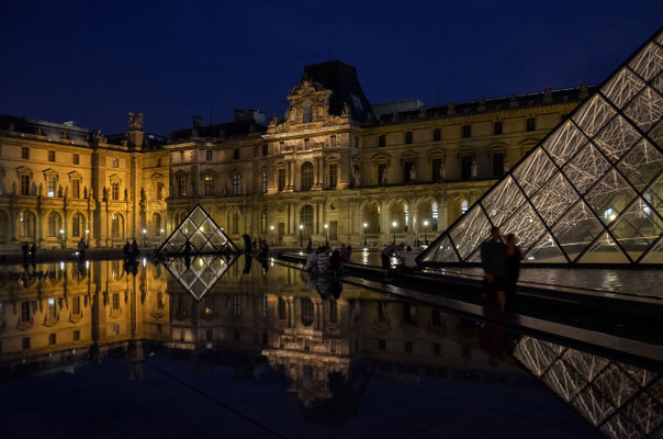 abends am Louvre