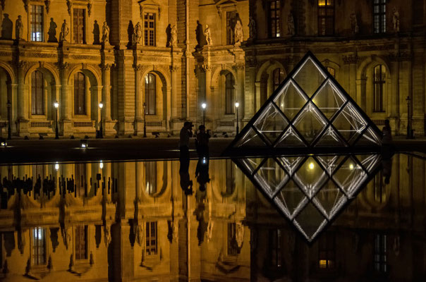abends am Louvre