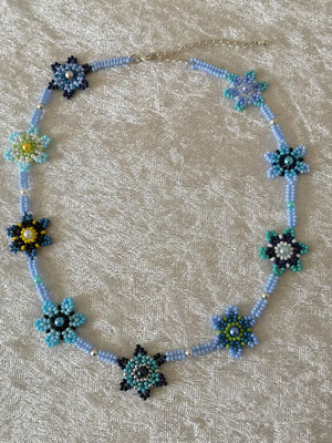 Blumenkette türkis-blau 25€