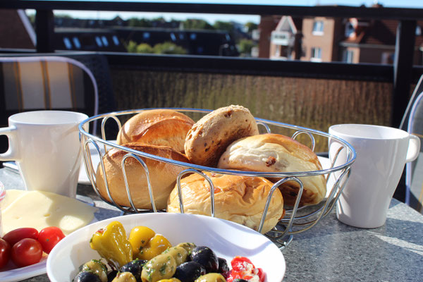 Frühstück auf dem Balkon