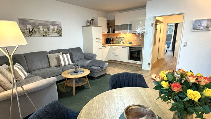 Wohnzimmer mit integrierter Küche