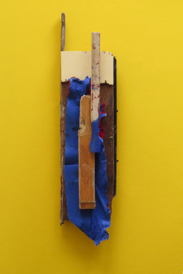 Masker met rood en blauw 53x14cm 250,-