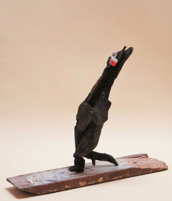Omkijkende vogel 40x50x11cm 225,-