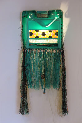 Primitief kikkermasker 21ste eeuw (wand-object) 50x135x25cm 625,-